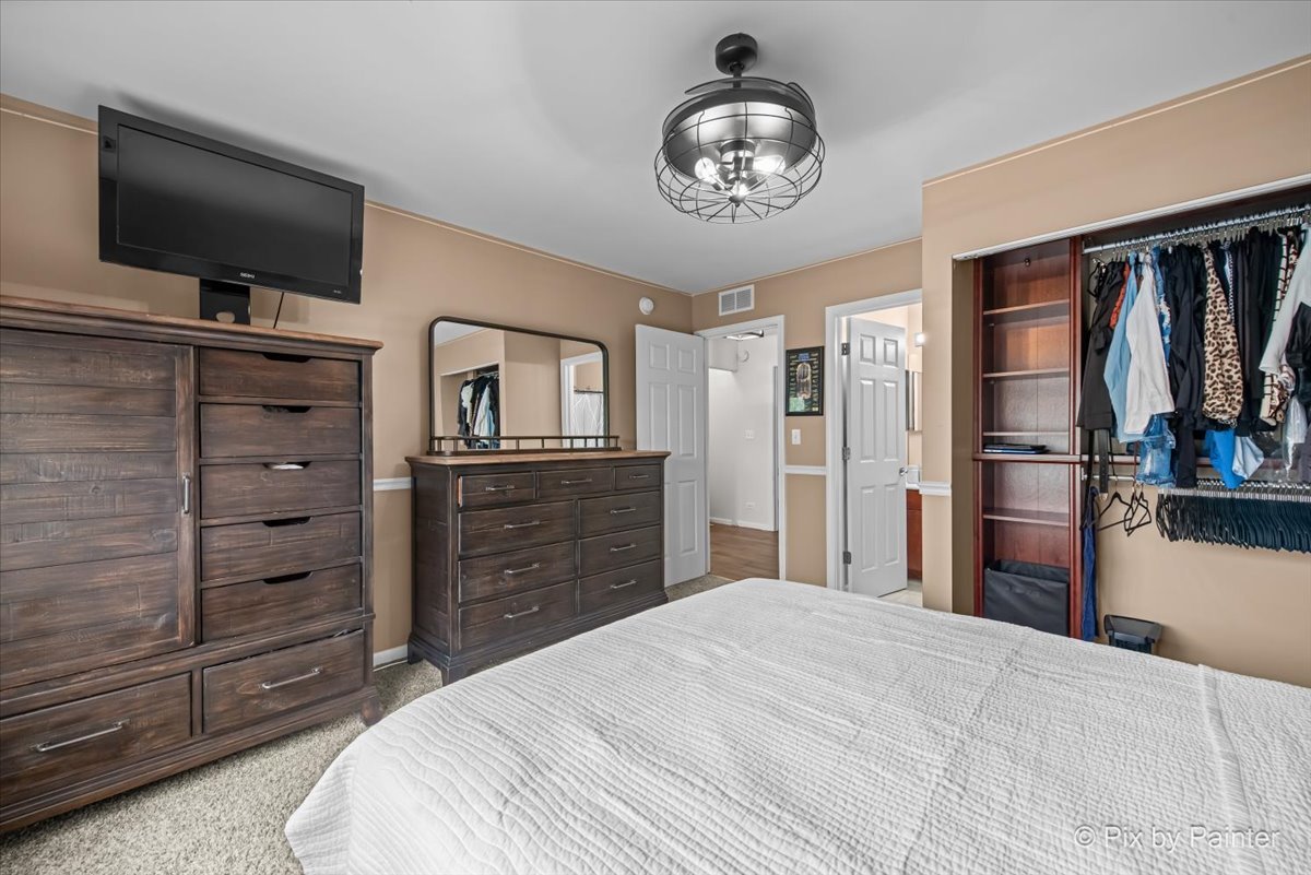 659 S Rosehall Lane, Round Lake, IL 60073