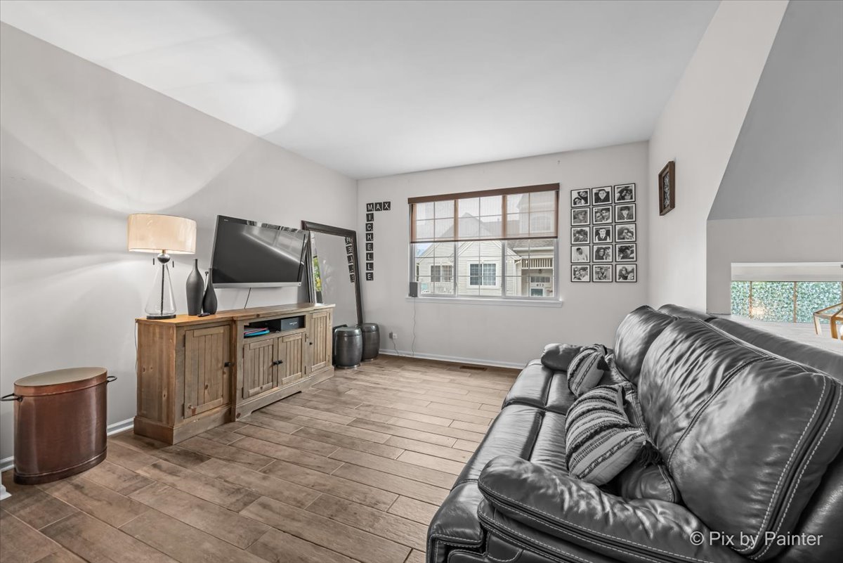 659 S Rosehall Lane, Round Lake, IL 60073