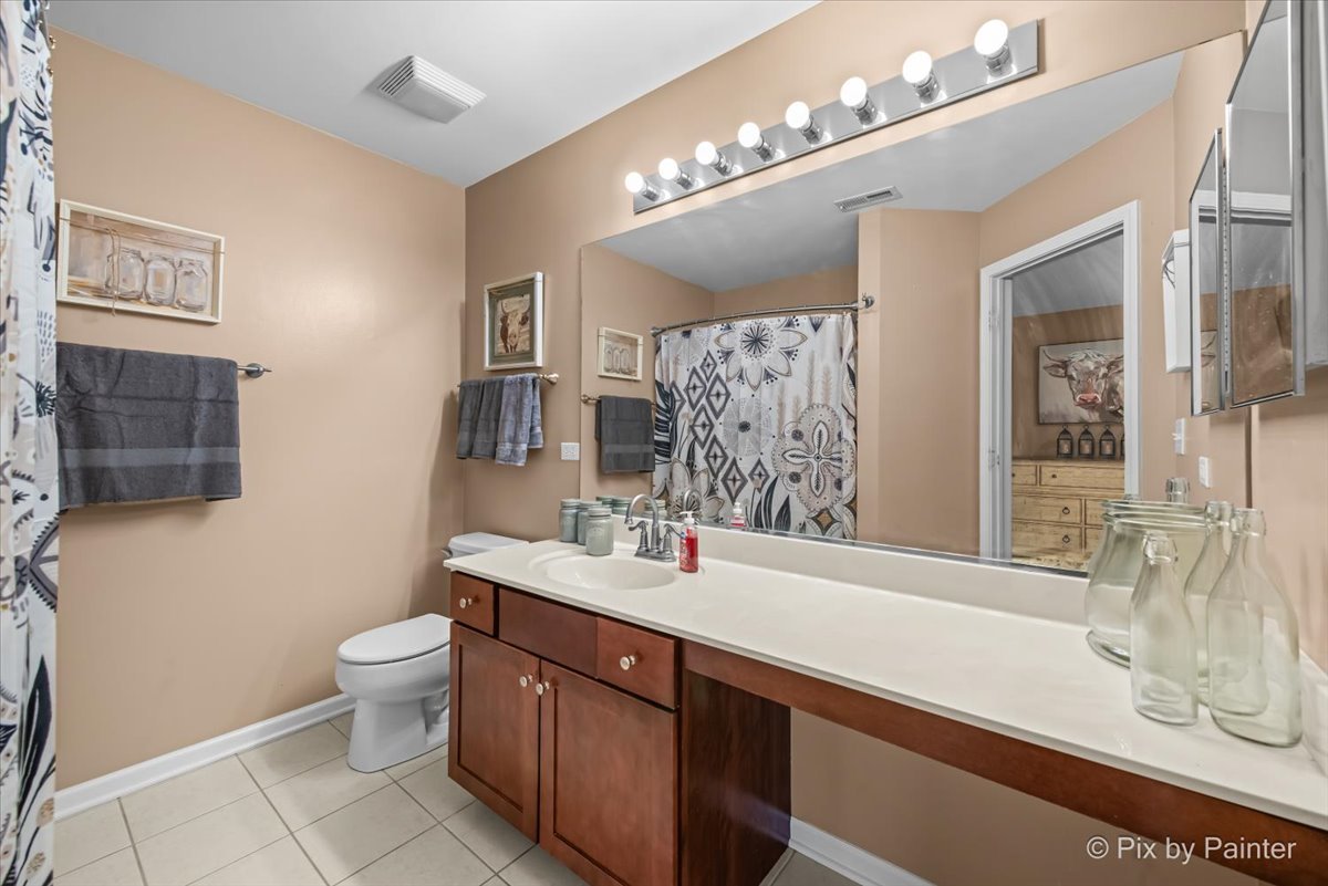 659 S Rosehall Lane, Round Lake, IL 60073