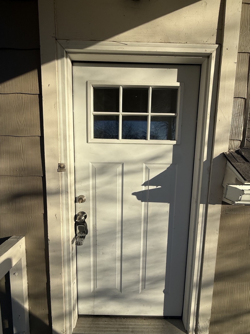 111 Center Avenue #Upper, Aurora, IL 60505