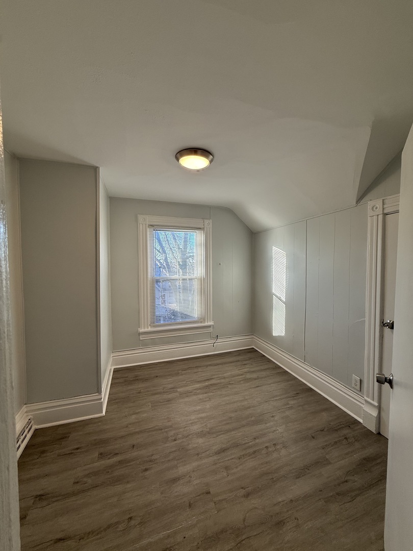 111 Center Avenue #Upper, Aurora, IL 60505