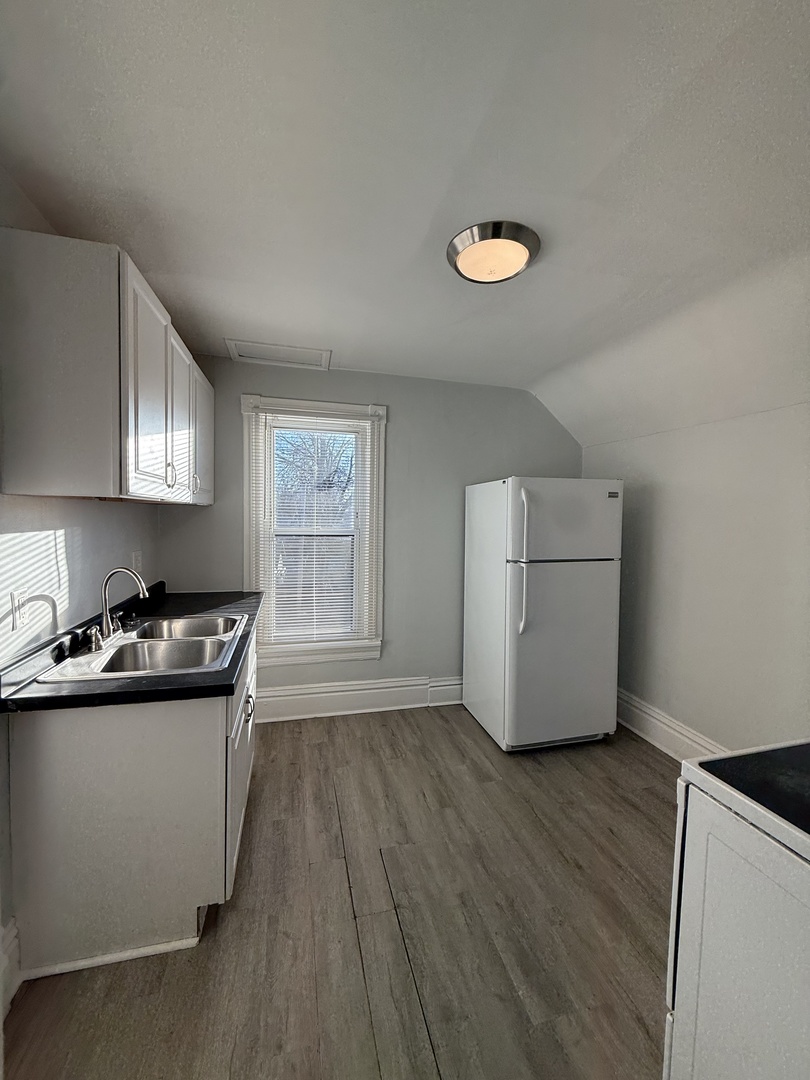 111 Center Avenue #Upper, Aurora, IL 60505