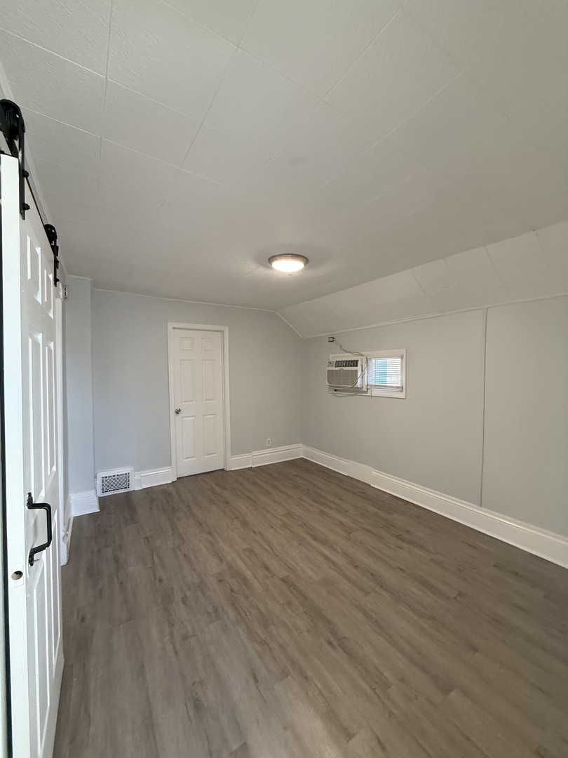 111 Center Avenue #Upper, Aurora, IL 60505