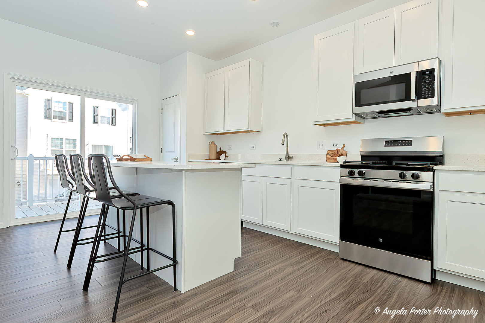 402 Neubauer Circle, Lindenhurst, IL 60046