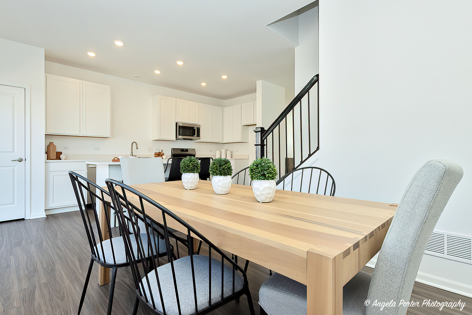 402 Neubauer Circle, Lindenhurst, IL 60046