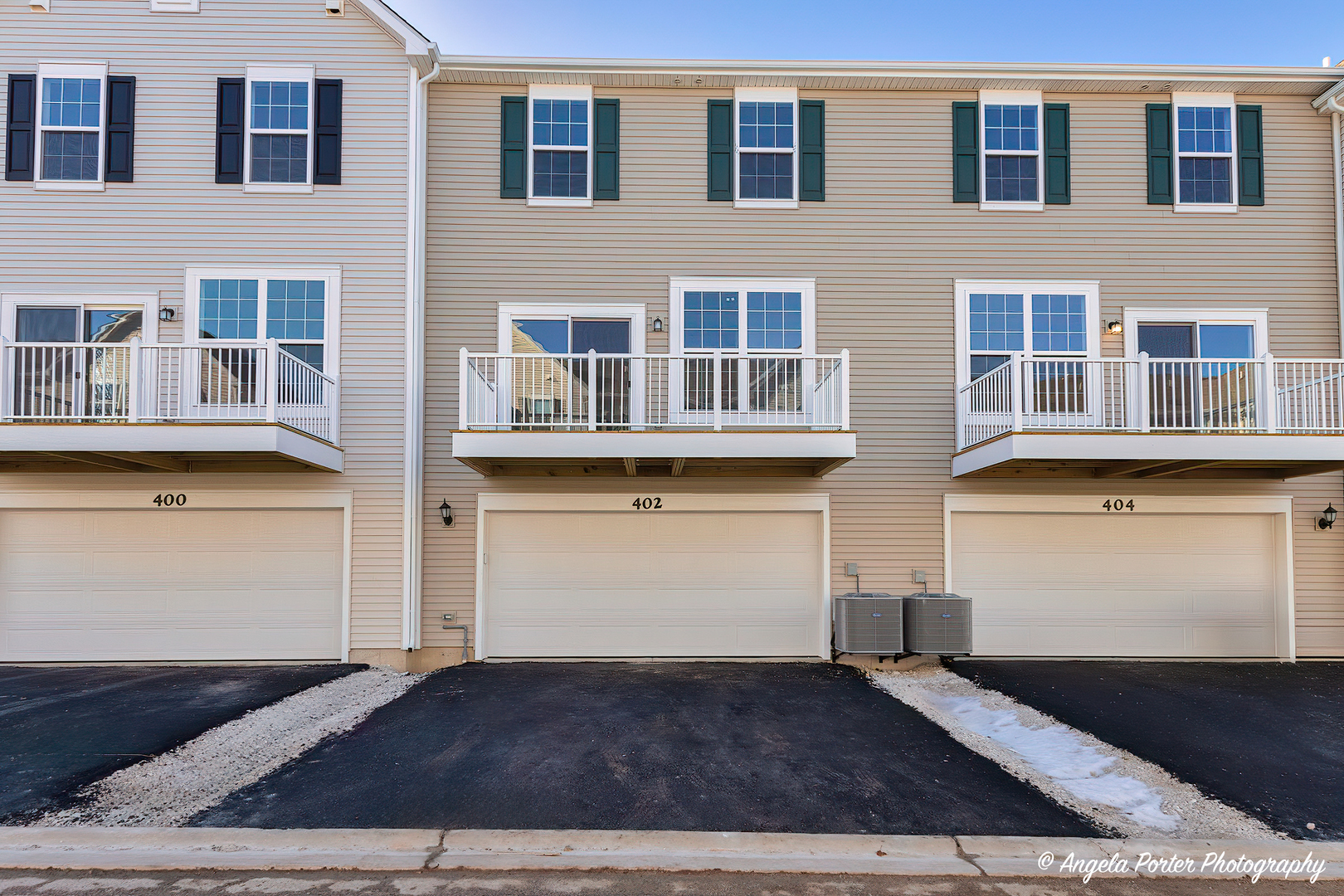 402 Neubauer Circle, Lindenhurst, IL 60046