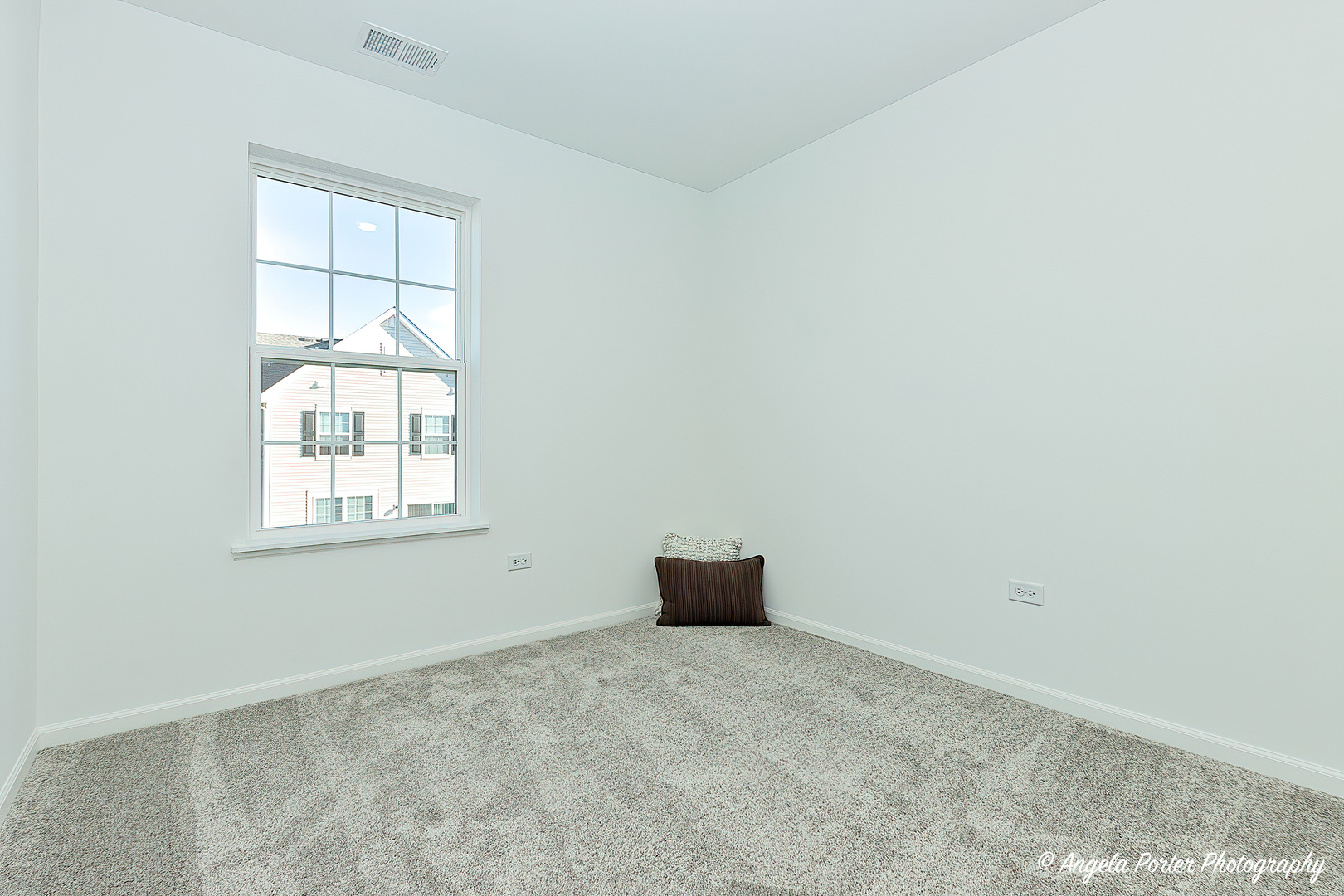 402 Neubauer Circle, Lindenhurst, IL 60046