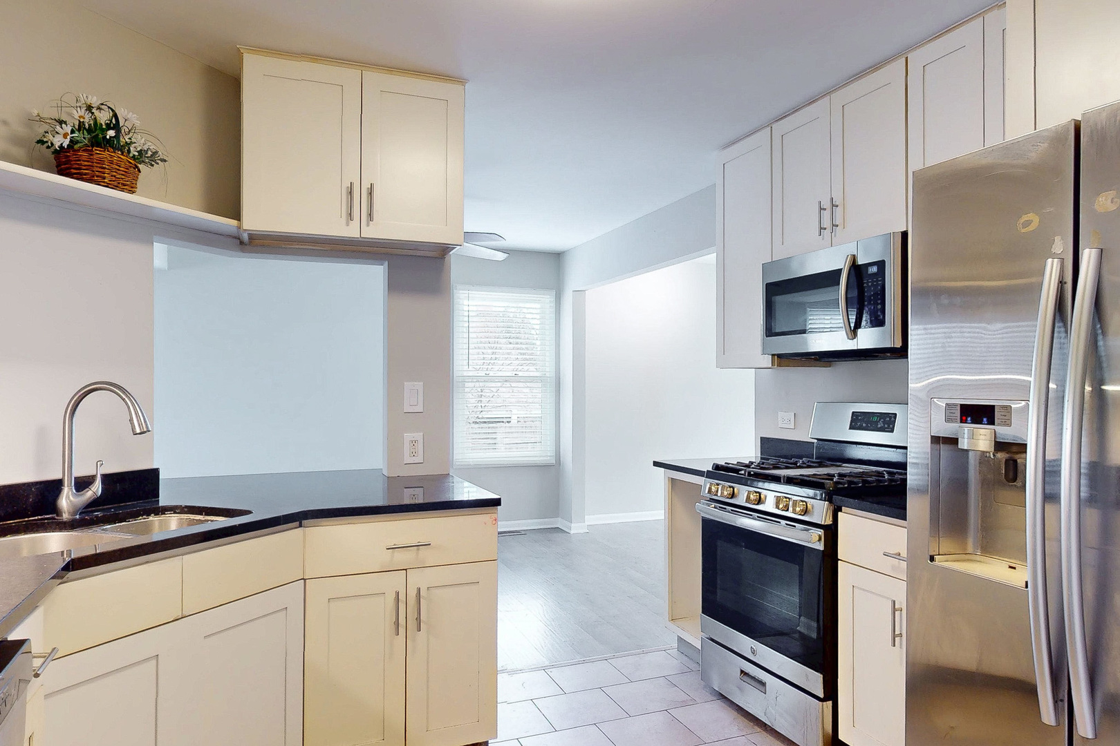 6025 Leonard Avenue, Downers Grove, IL 60516