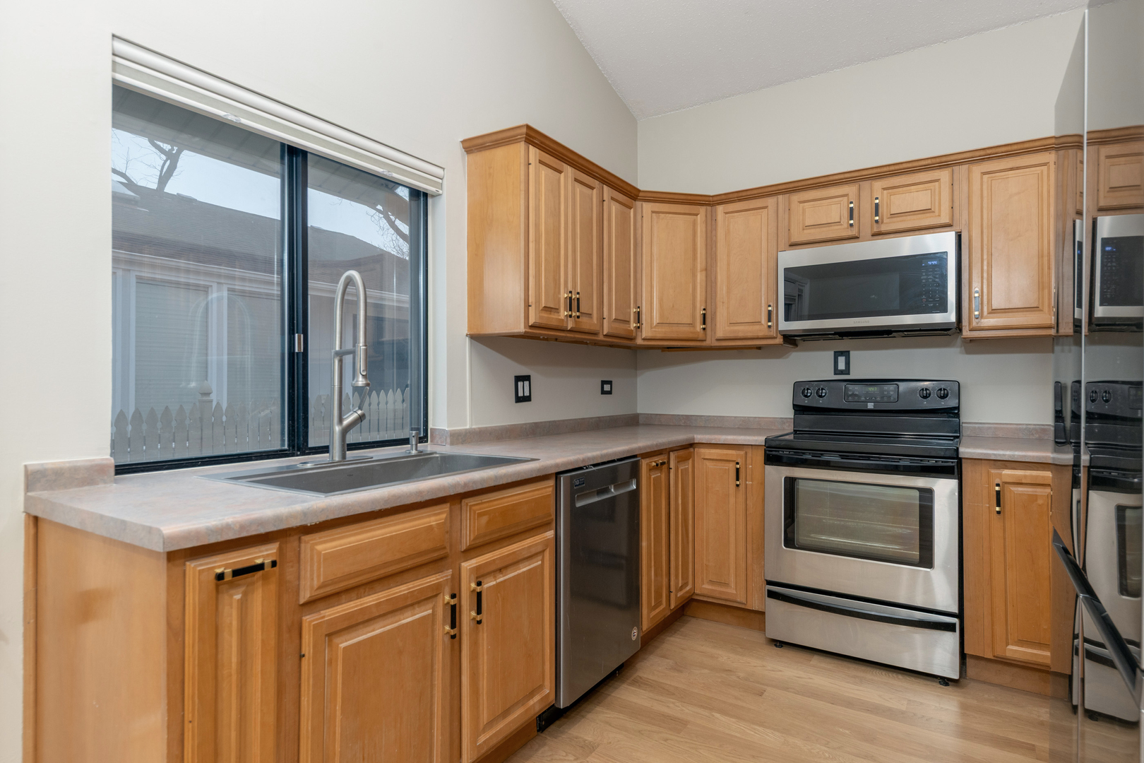 2010 Carriage Hill Road, Lisle, IL 60532