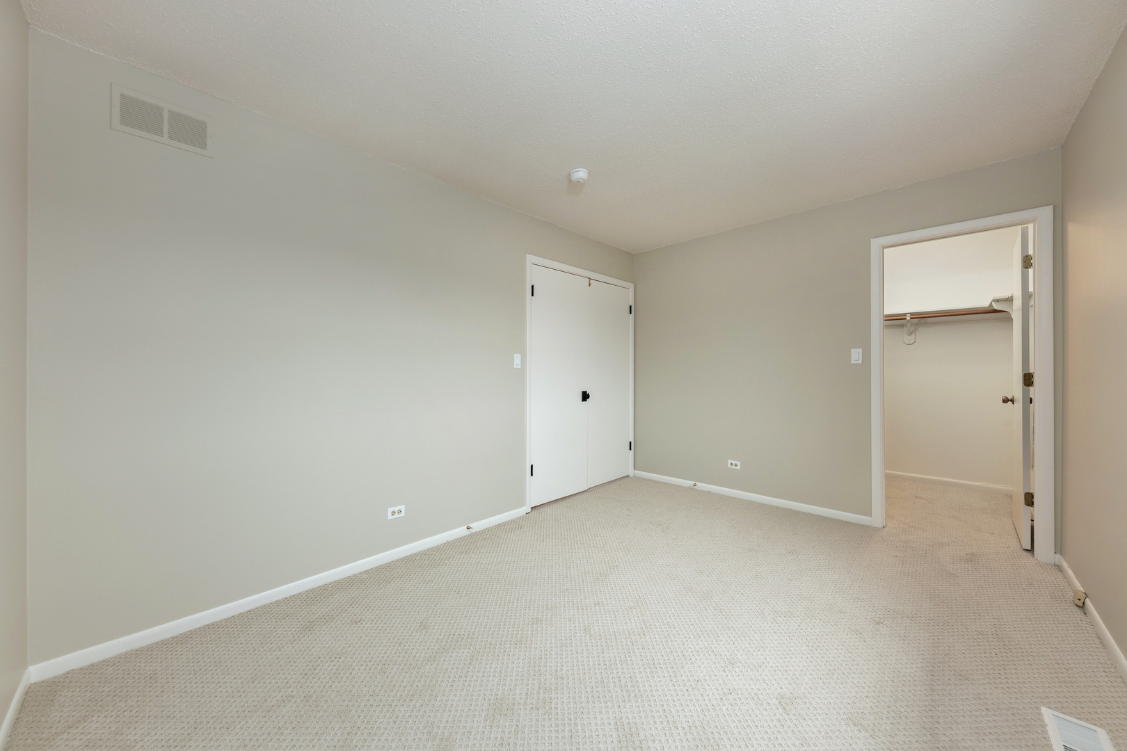 2010 Carriage Hill Road, Lisle, IL 60532