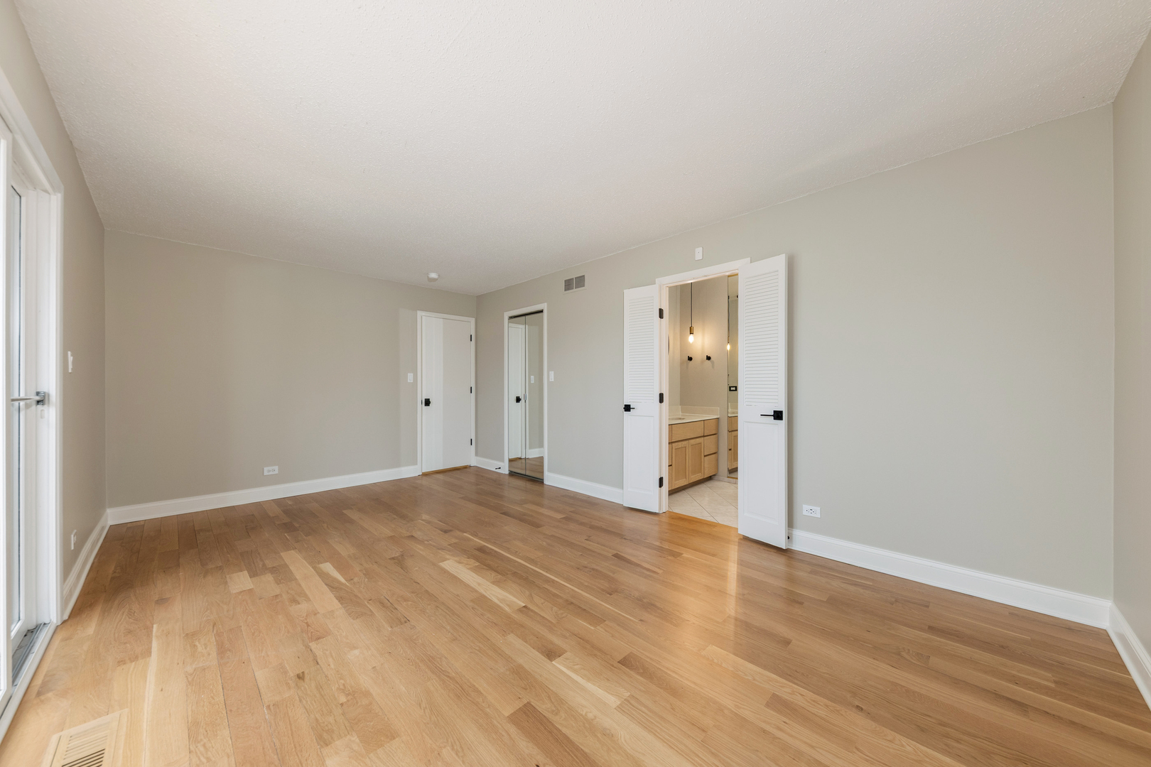 2010 Carriage Hill Road, Lisle, IL 60532