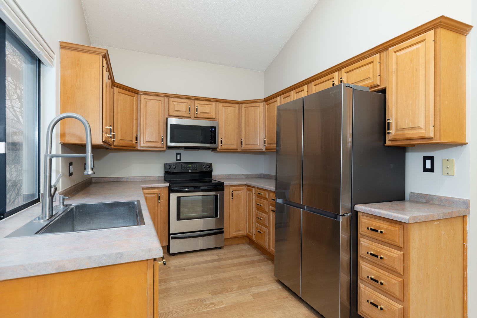 2010 Carriage Hill Road, Lisle, IL 60532