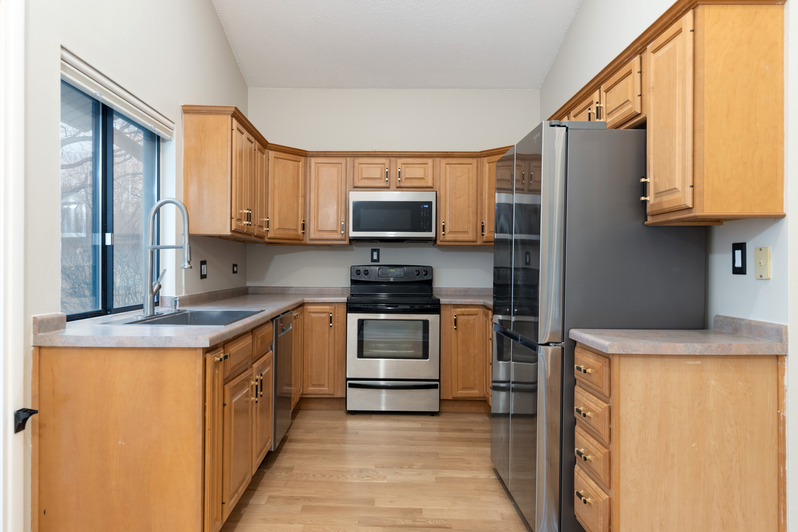 2010 Carriage Hill Road, Lisle, IL 60532