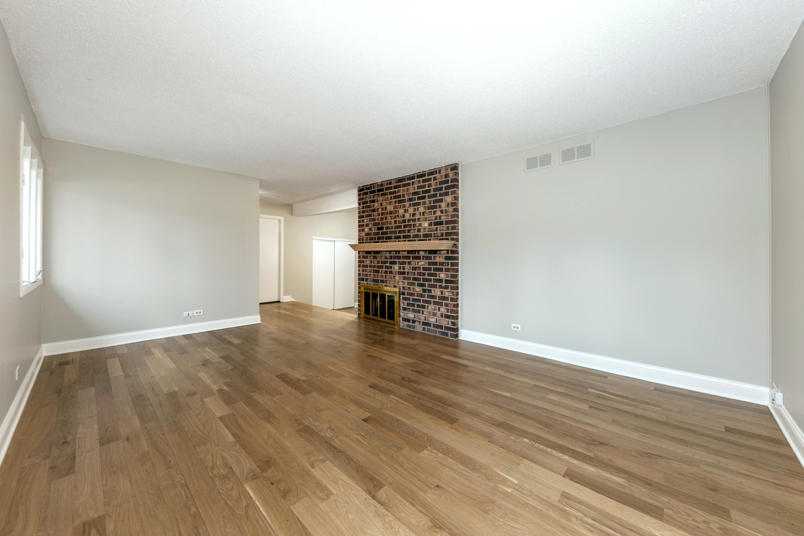 2010 Carriage Hill Road, Lisle, IL 60532