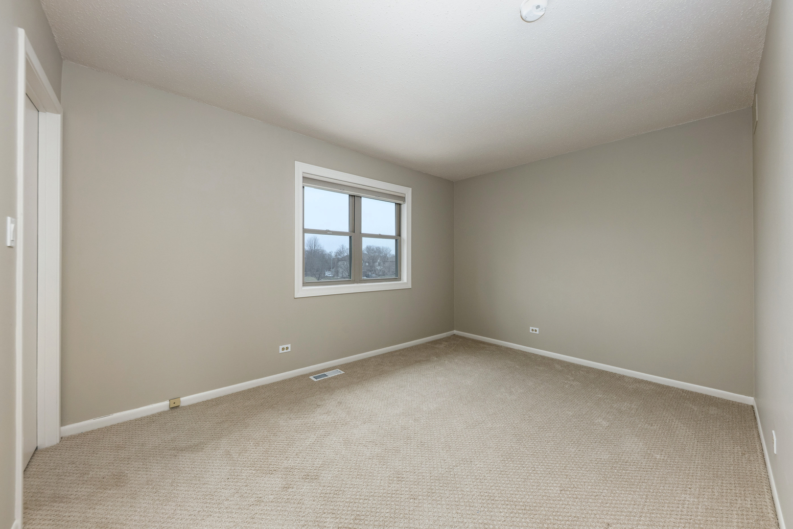 2010 Carriage Hill Road, Lisle, IL 60532