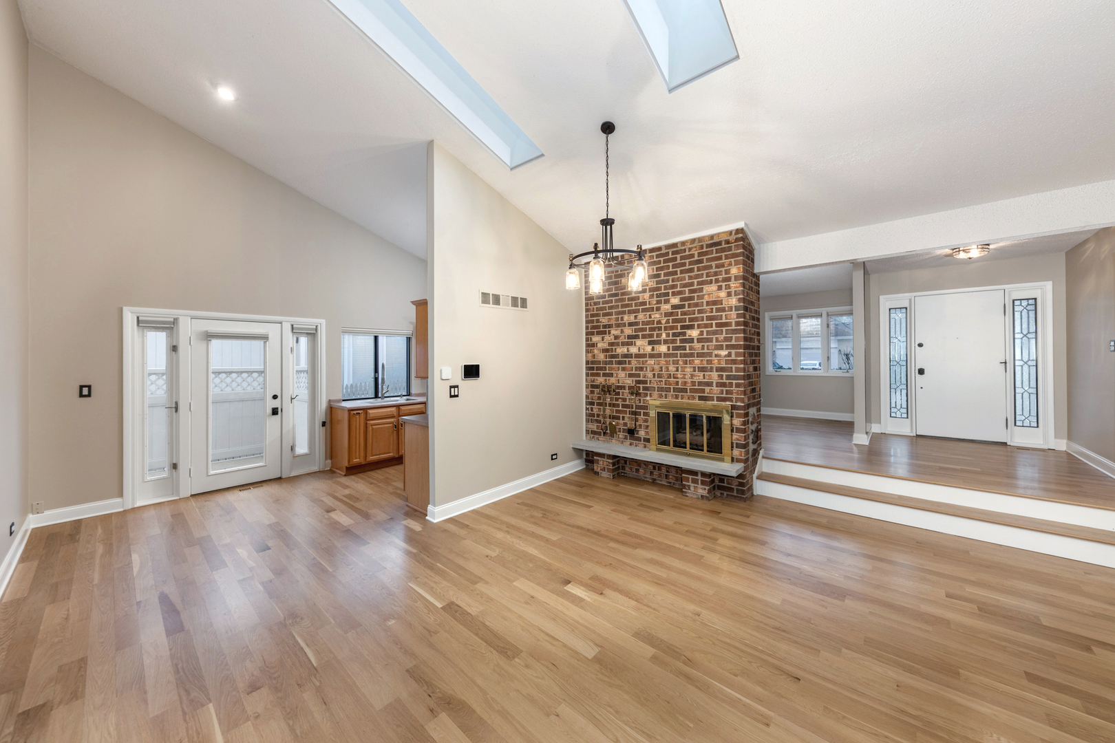 2010 Carriage Hill Road, Lisle, IL 60532