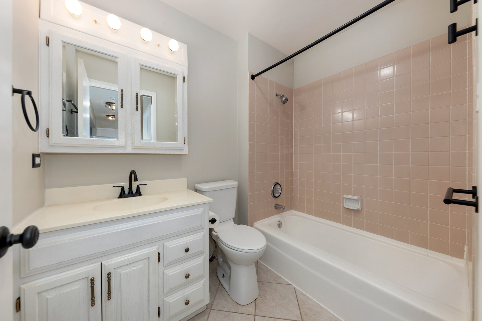 2010 Carriage Hill Road, Lisle, IL 60532