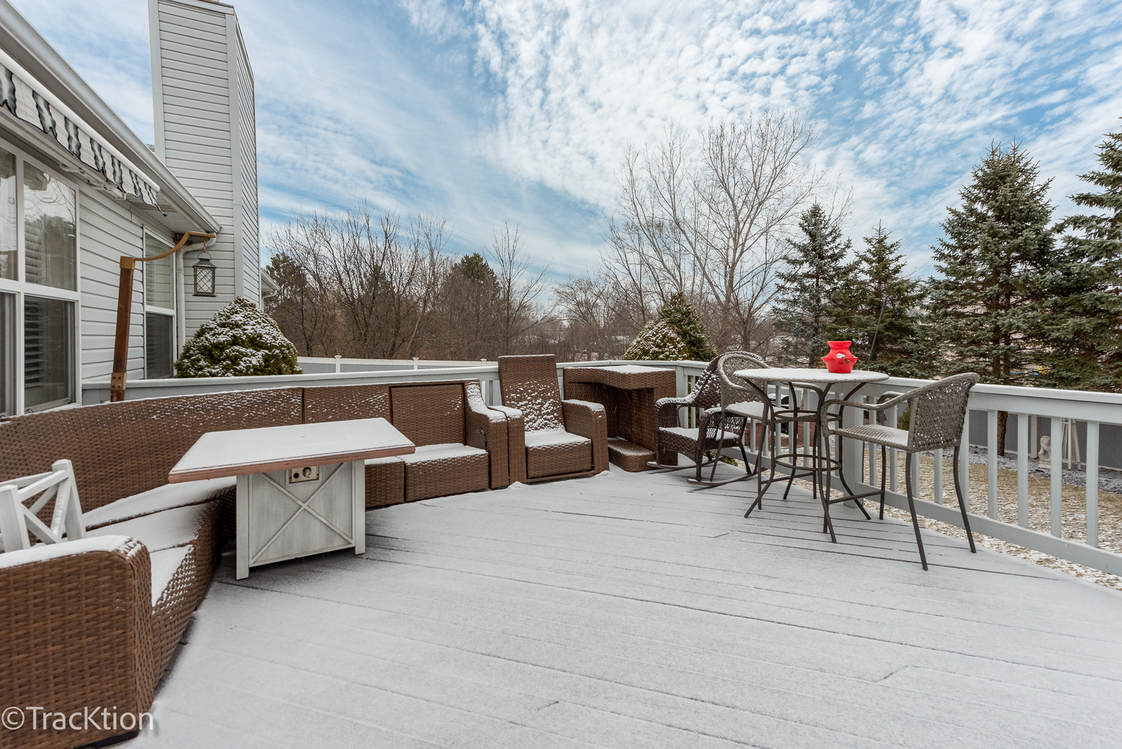 907 E Broadway Avenue, Winthrop Harbor, IL 60096