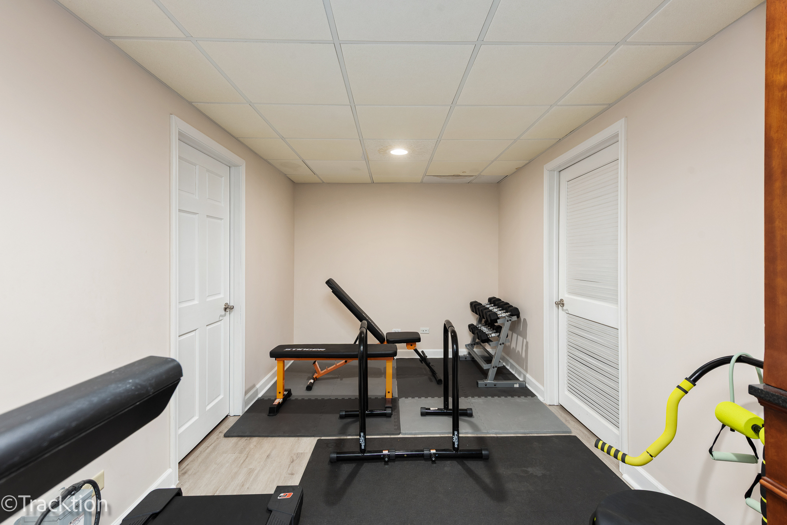 907 E Broadway Avenue, Winthrop Harbor, IL 60096