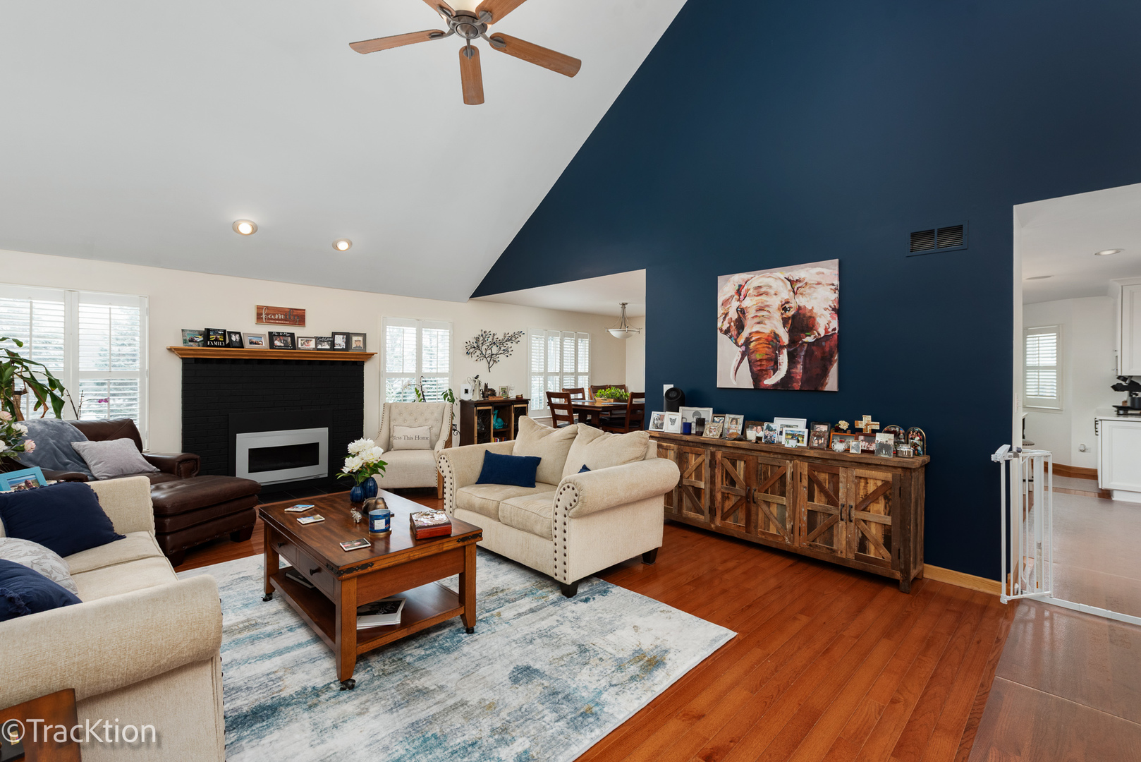 907 E Broadway Avenue, Winthrop Harbor, IL 60096