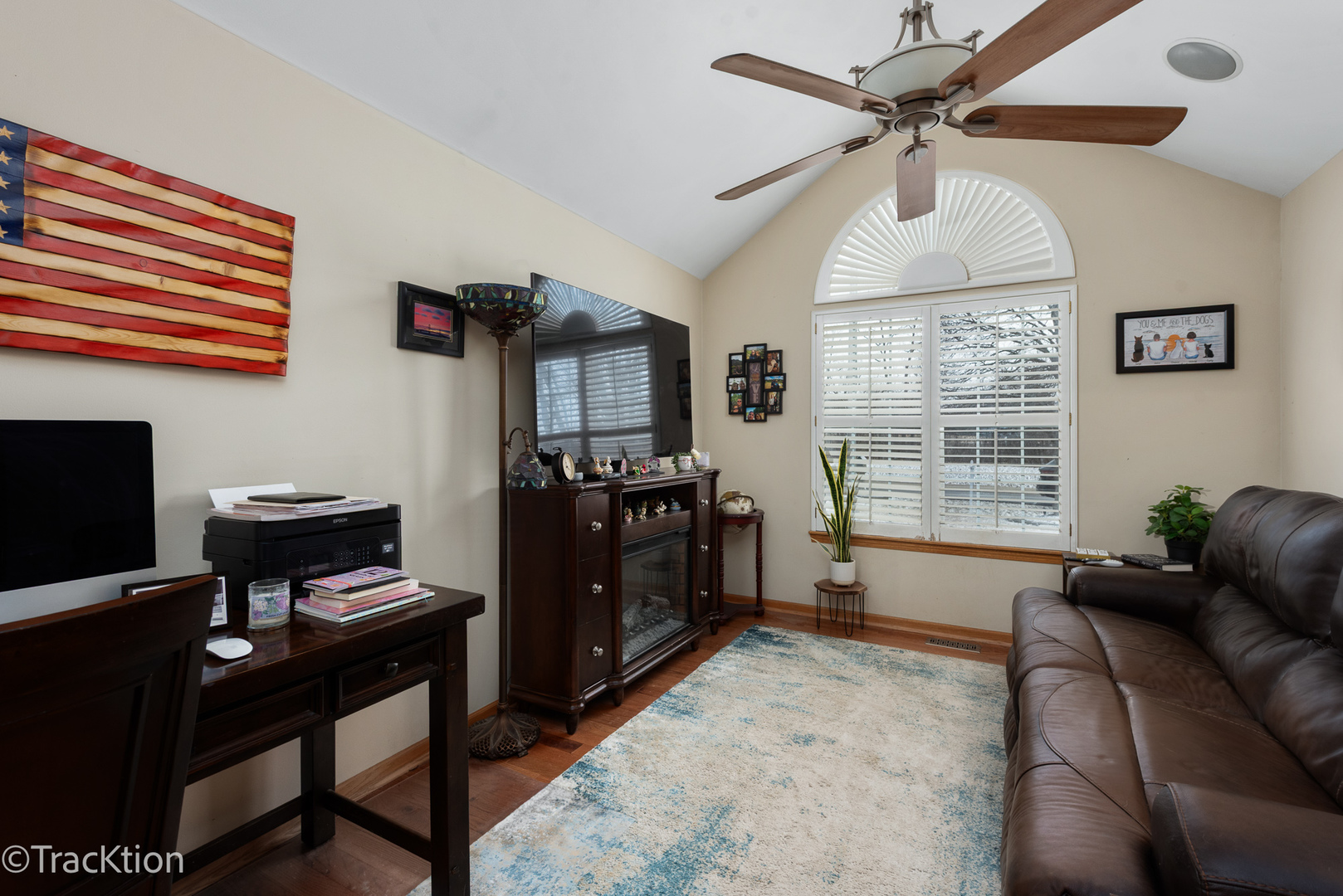 907 E Broadway Avenue, Winthrop Harbor, IL 60096