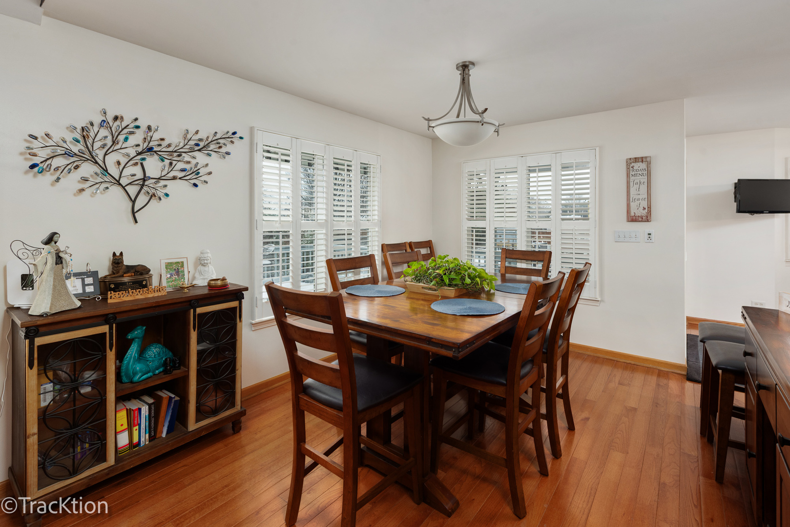 907 E Broadway Avenue, Winthrop Harbor, IL 60096