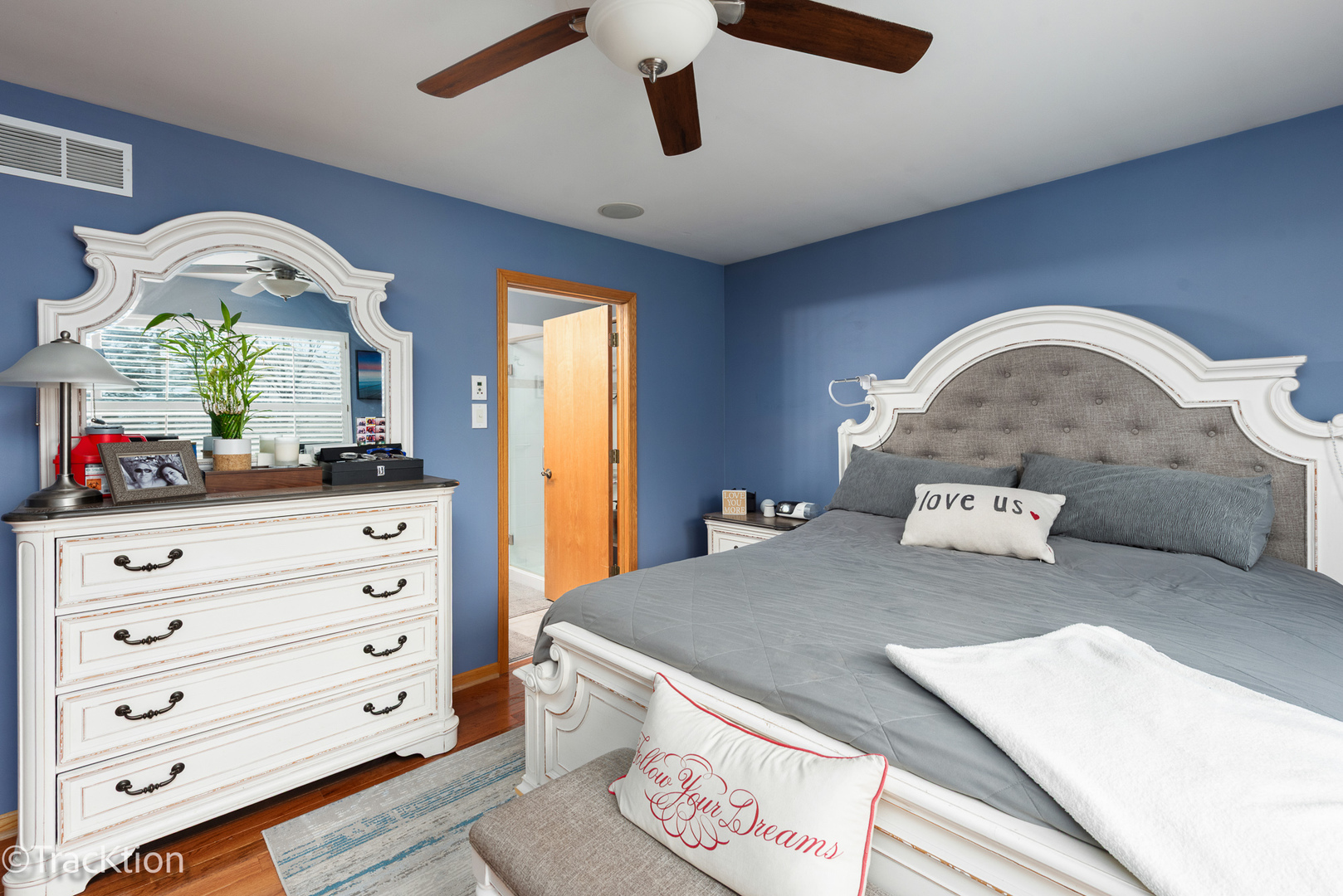 907 E Broadway Avenue, Winthrop Harbor, IL 60096