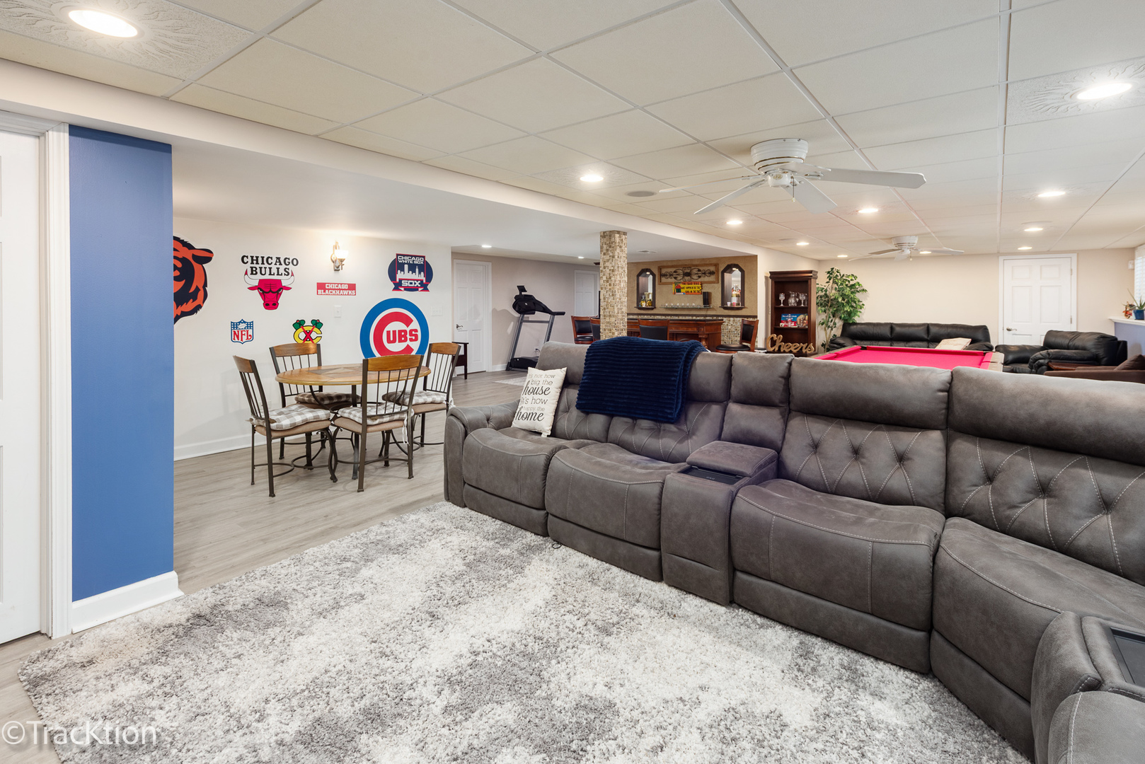 907 E Broadway Avenue, Winthrop Harbor, IL 60096