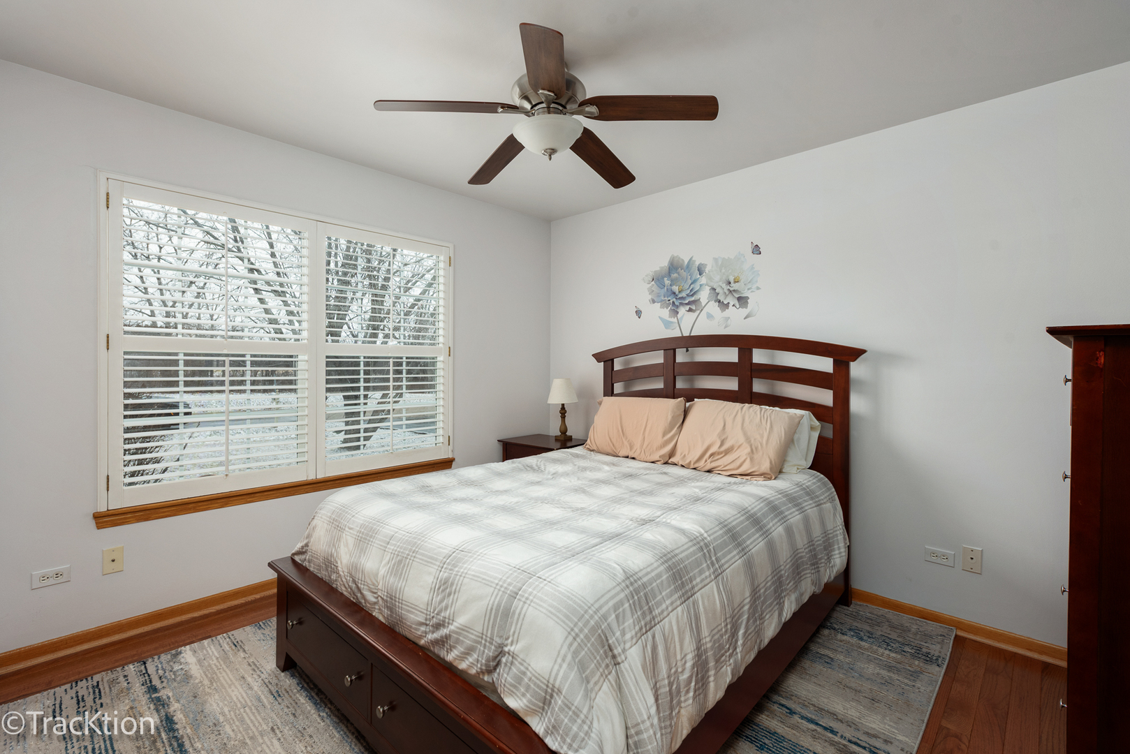 907 E Broadway Avenue, Winthrop Harbor, IL 60096