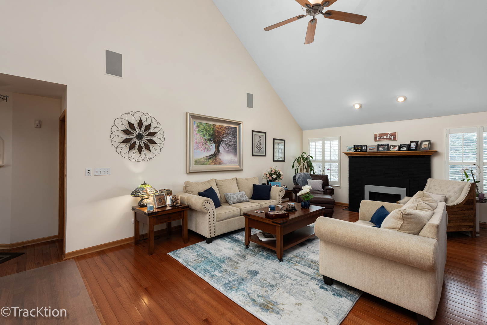 907 E Broadway Avenue, Winthrop Harbor, IL 60096