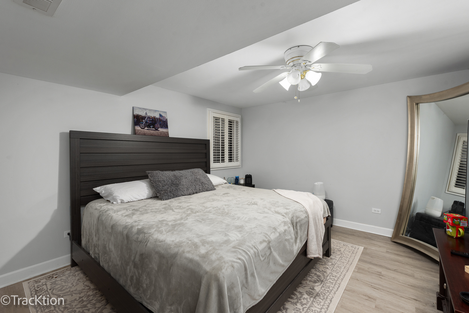 907 E Broadway Avenue, Winthrop Harbor, IL 60096