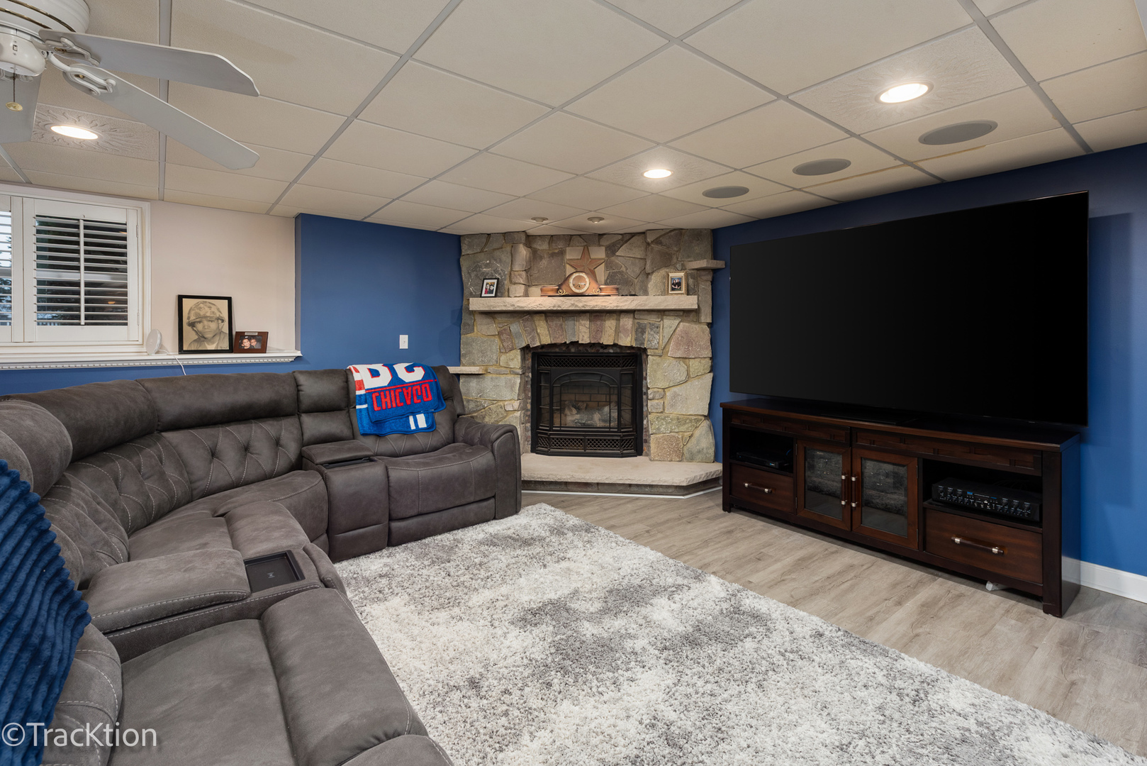 907 E Broadway Avenue, Winthrop Harbor, IL 60096