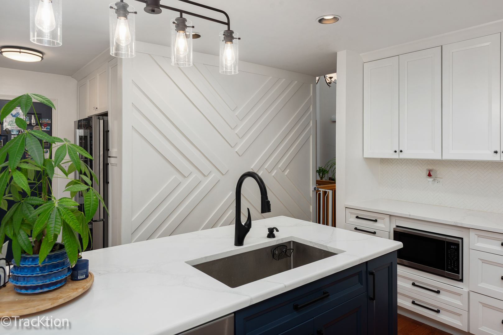 907 E Broadway Avenue, Winthrop Harbor, IL 60096