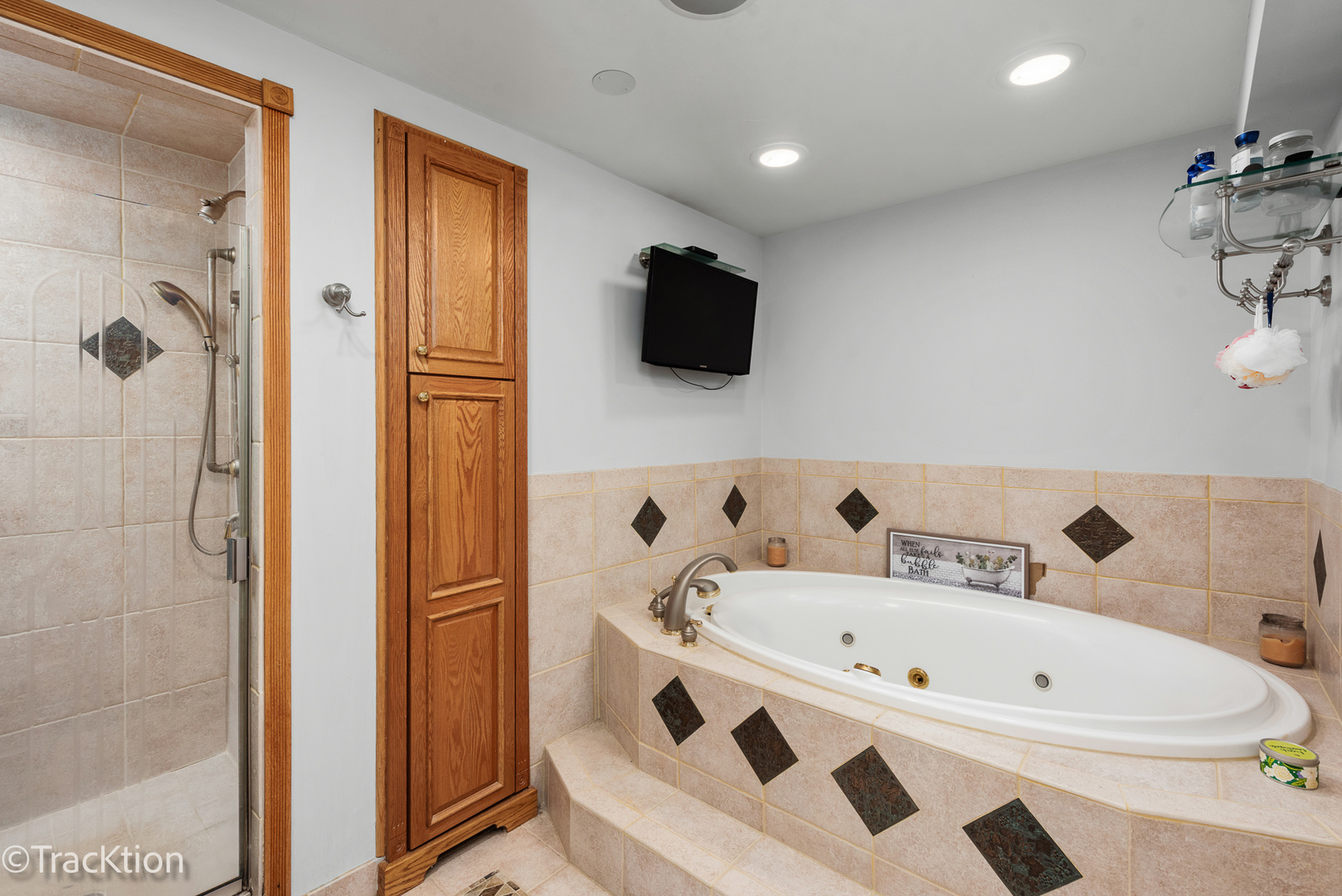 907 E Broadway Avenue, Winthrop Harbor, IL 60096