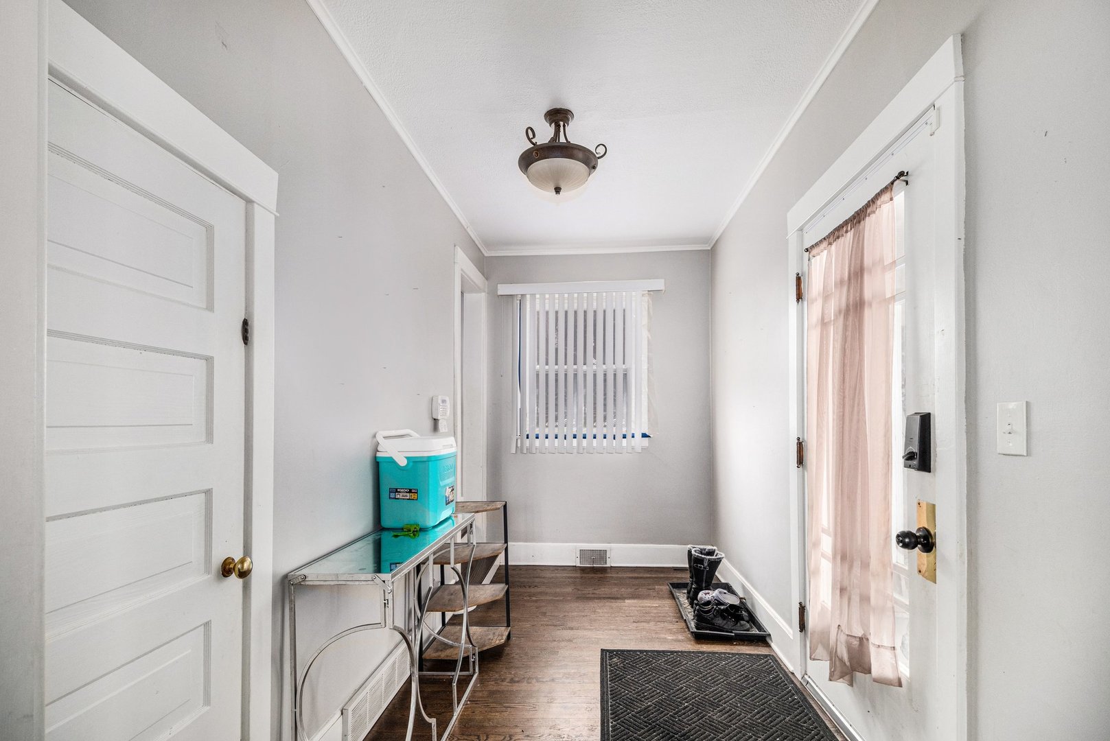 1017 W Highland Avenue, Elgin, IL 60123