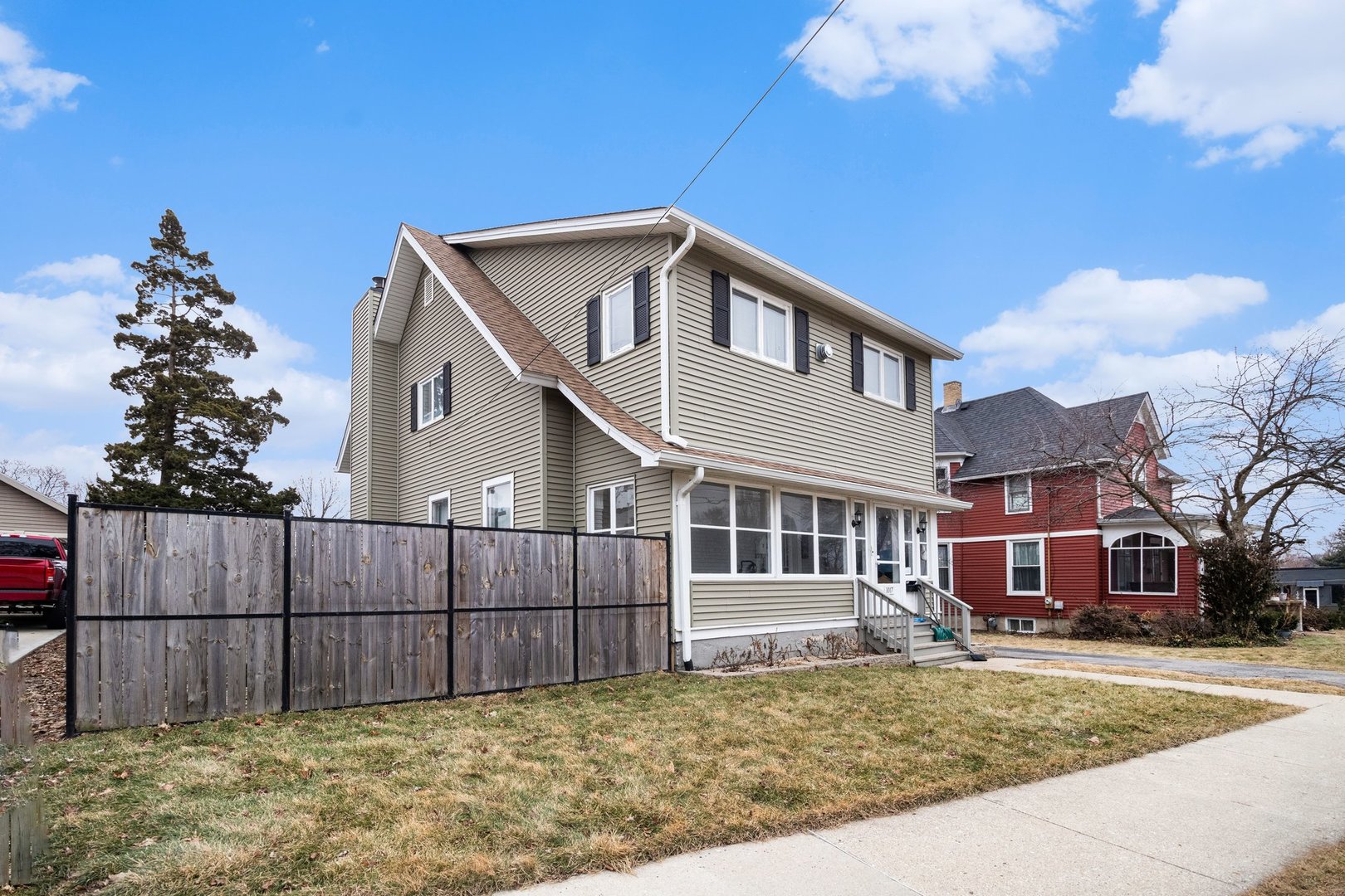 1017 W Highland Avenue, Elgin, IL 60123