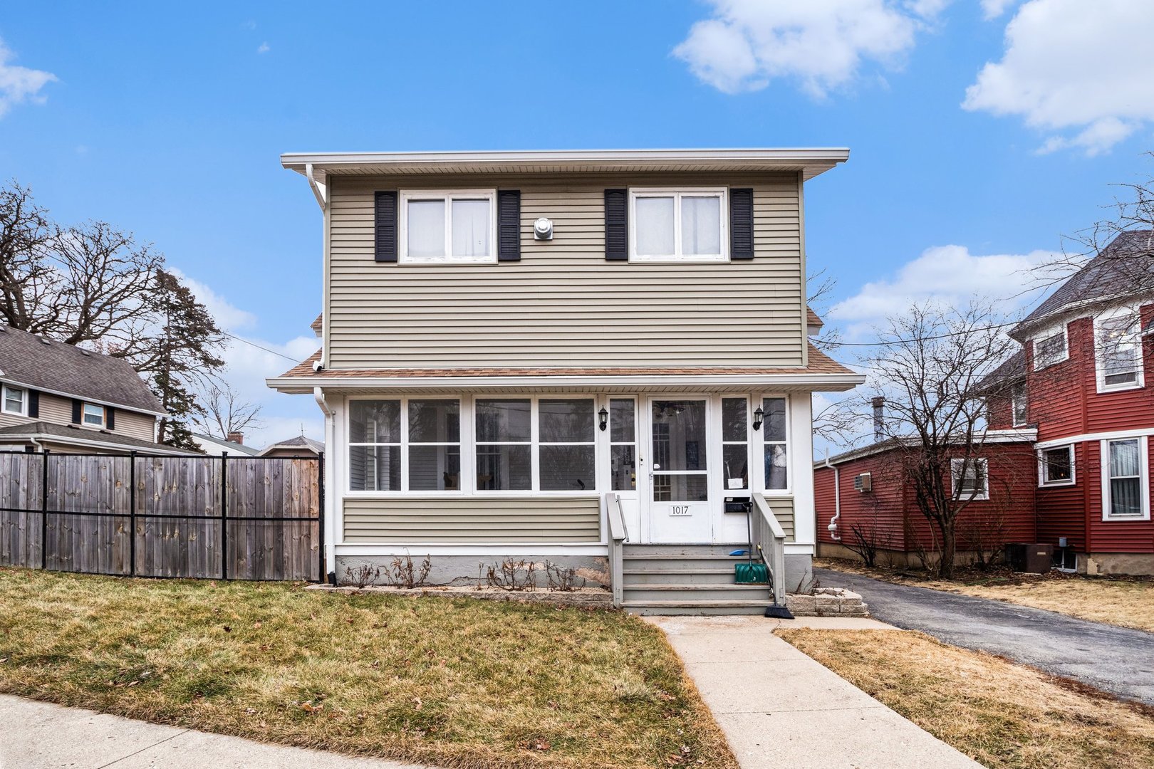 1017 W Highland Avenue, Elgin, IL 60123