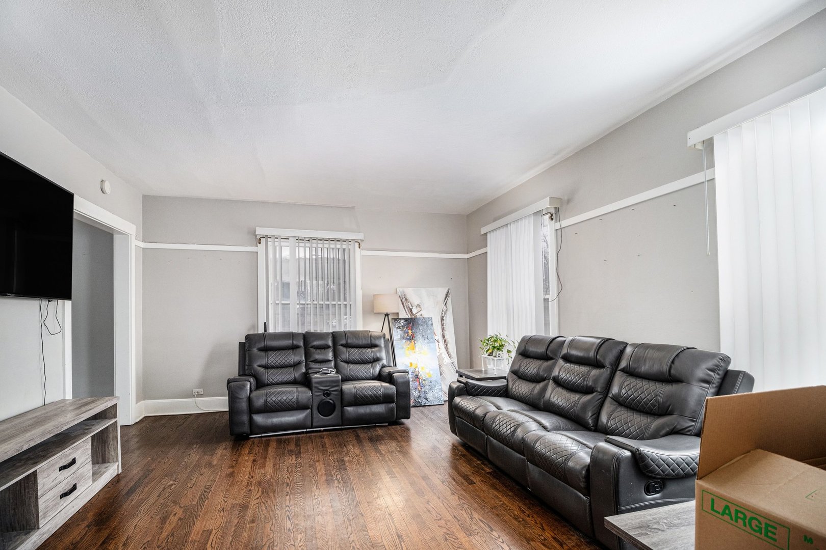 1017 W Highland Avenue, Elgin, IL 60123