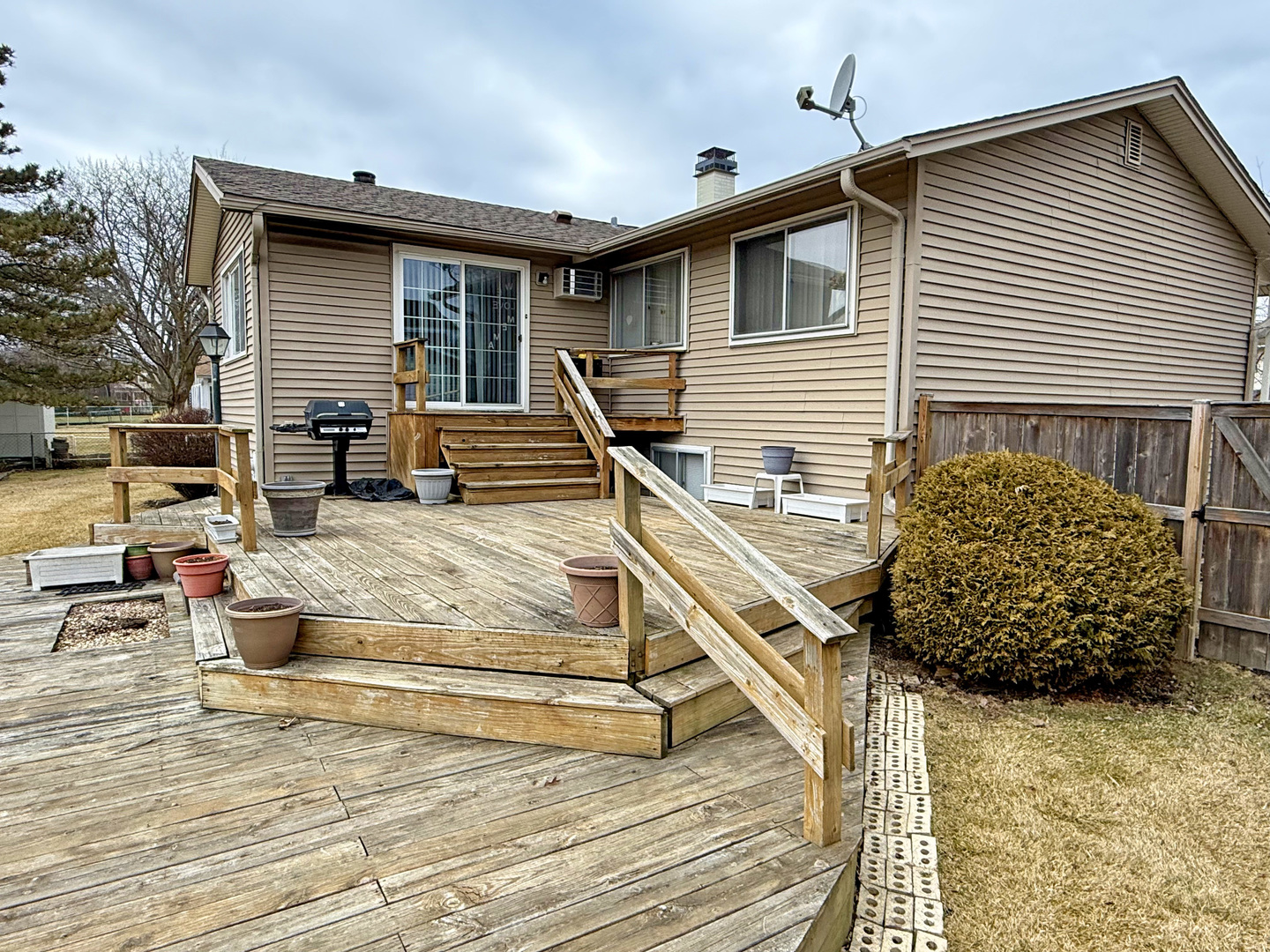 855 E Patten Drive, Palatine, IL 60074