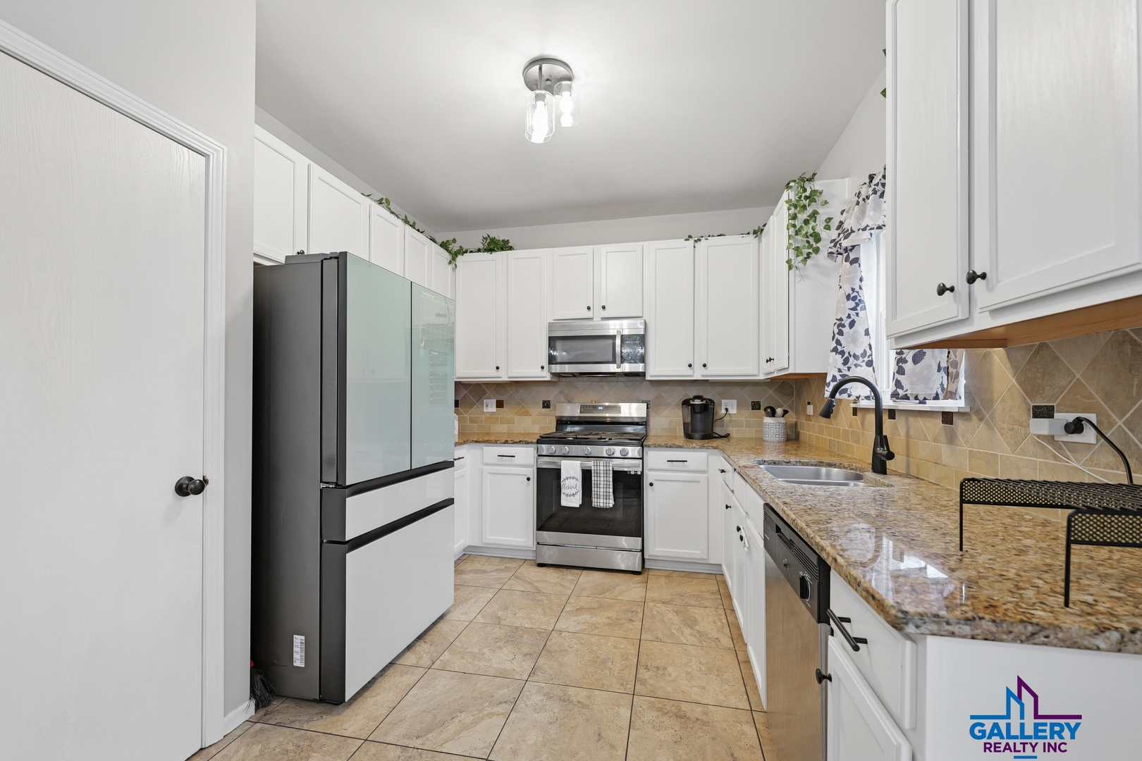 3125 Shenandoah Drive, Carpentersville, IL 60110