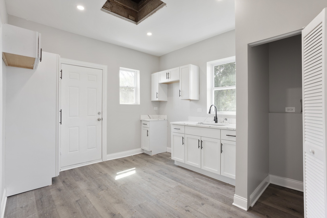 843 E 65th Street #1, Chicago, IL 60637