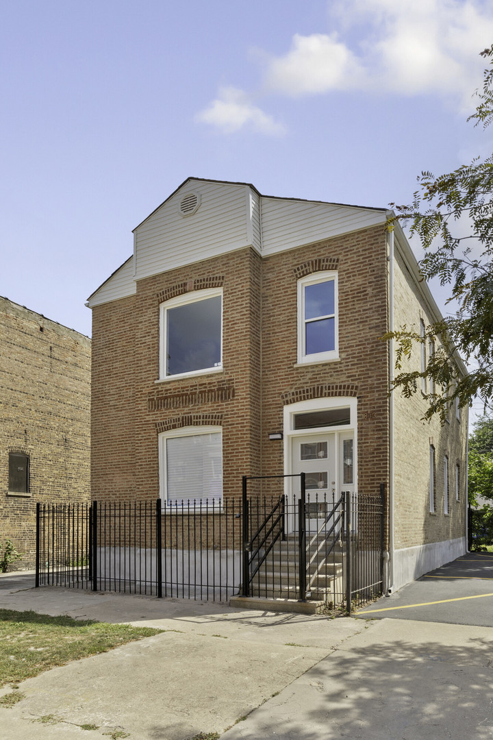 843 E 65th Street #1, Chicago, IL 60637