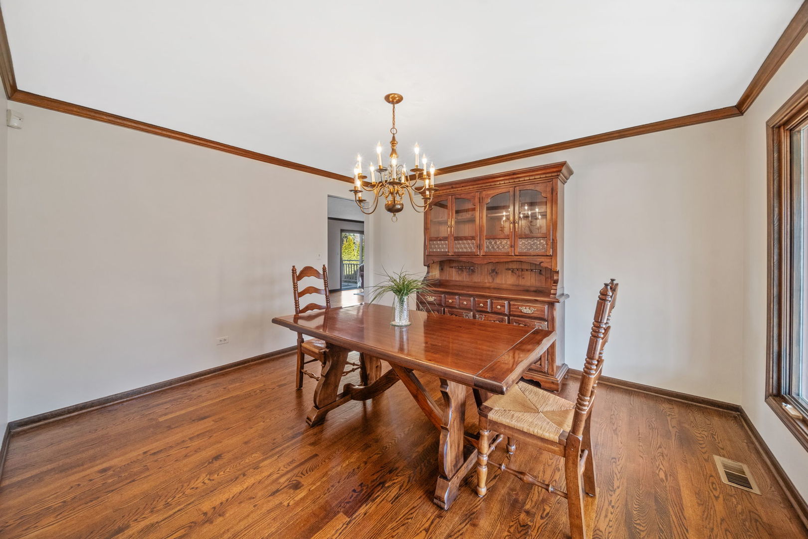 1470 Wood Avenue, Downers Grove, IL 60515