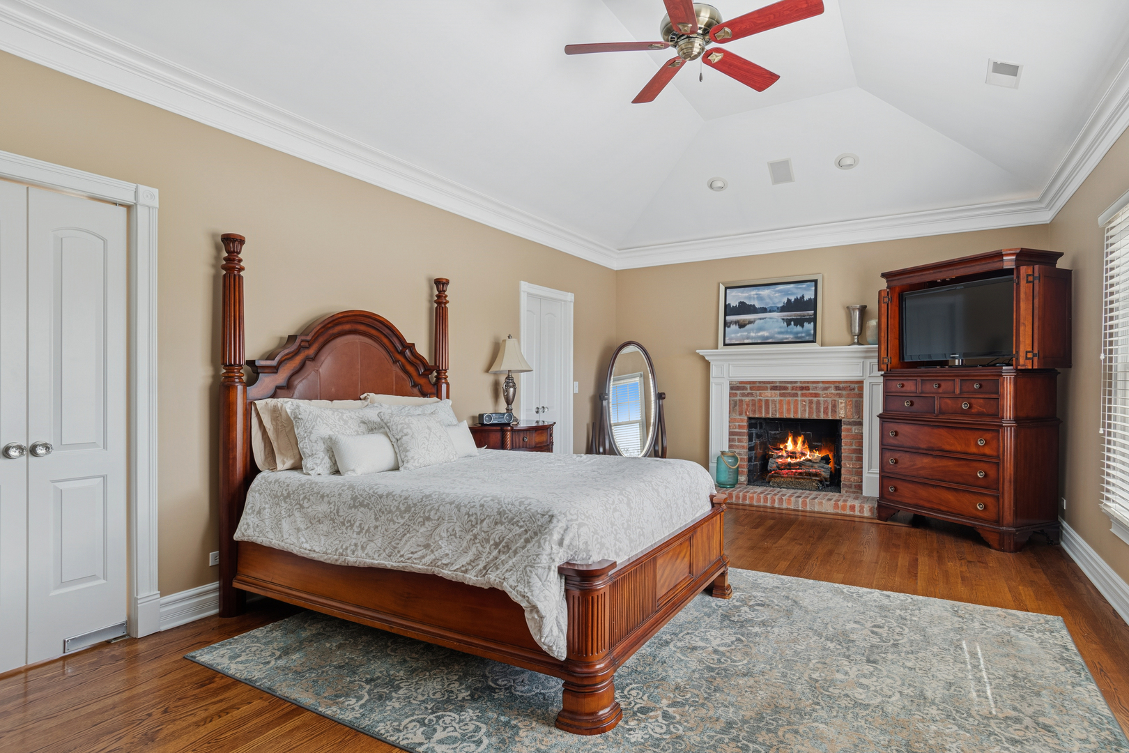 123 S Blanchard Street, Wheaton, IL 60187