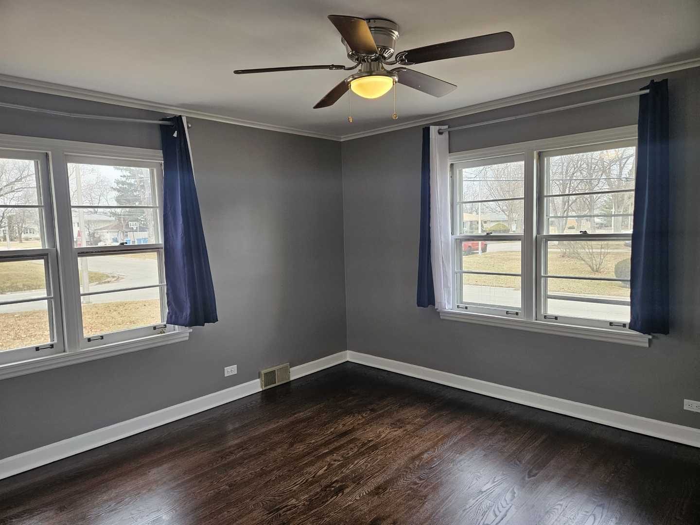 45 N Wisconsin Avenue, Addison, IL 60101