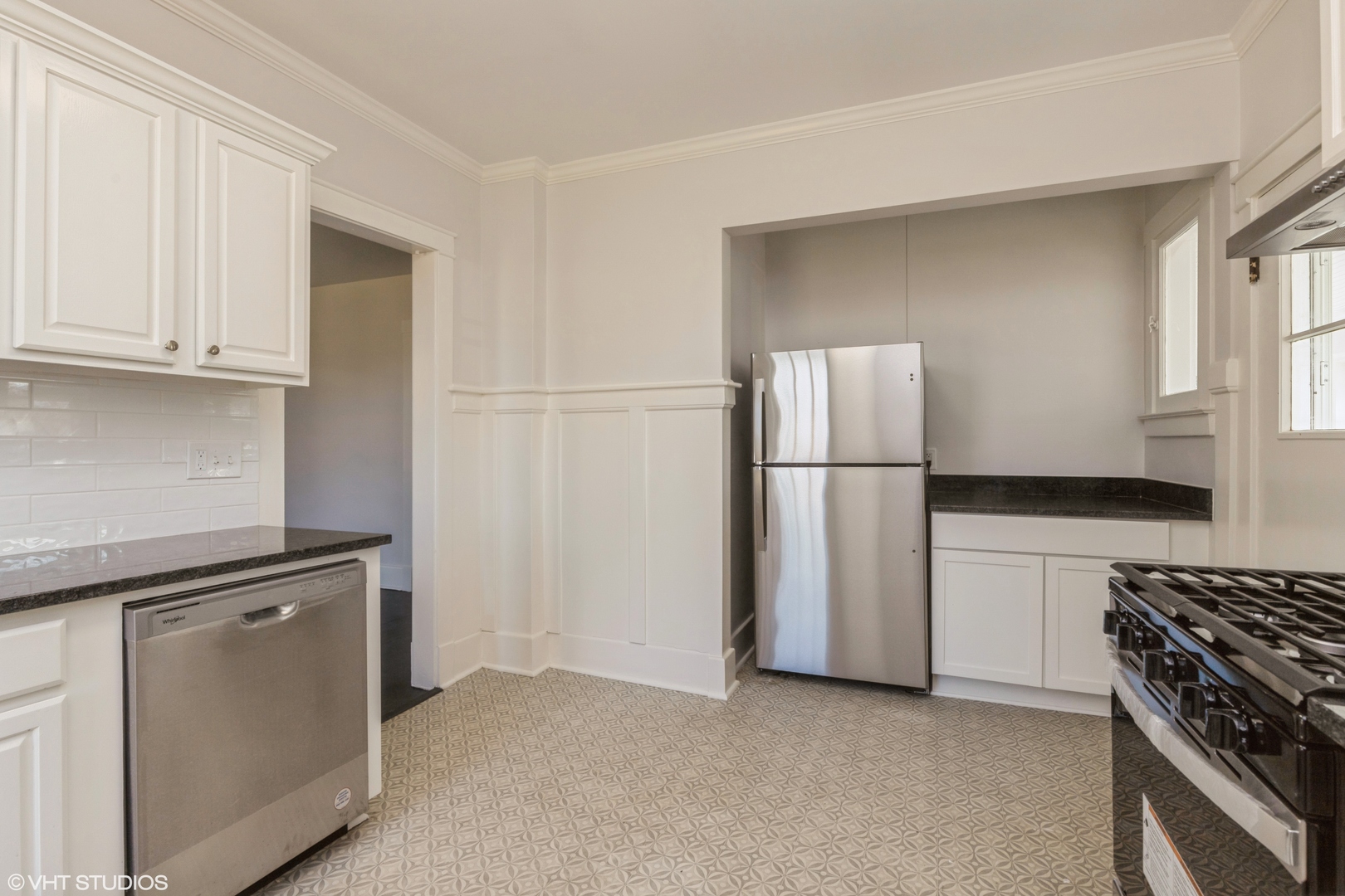 329 W Maple Avenue #327, Libertyville, IL 60048