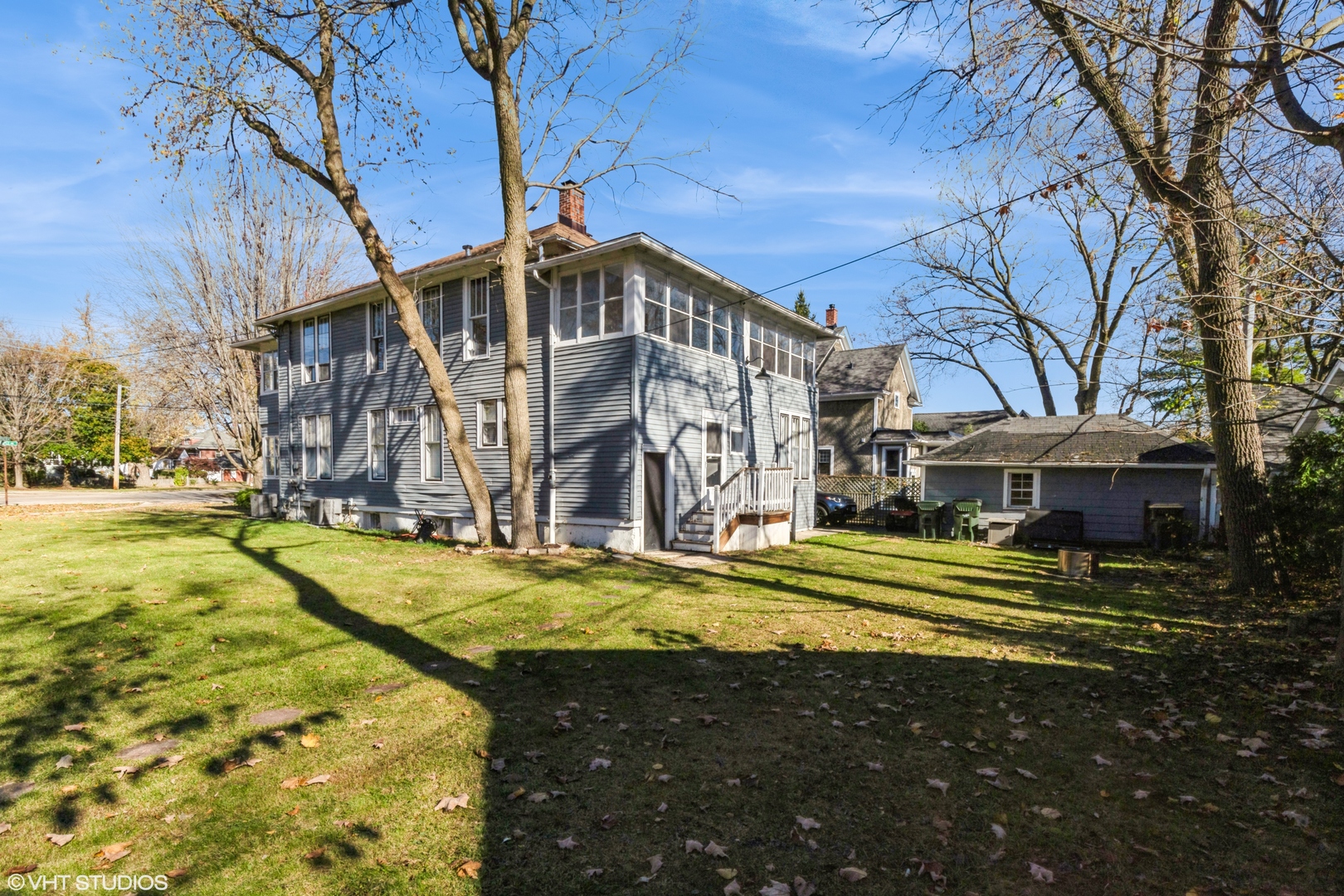 329 W Maple Avenue #327, Libertyville, IL 60048