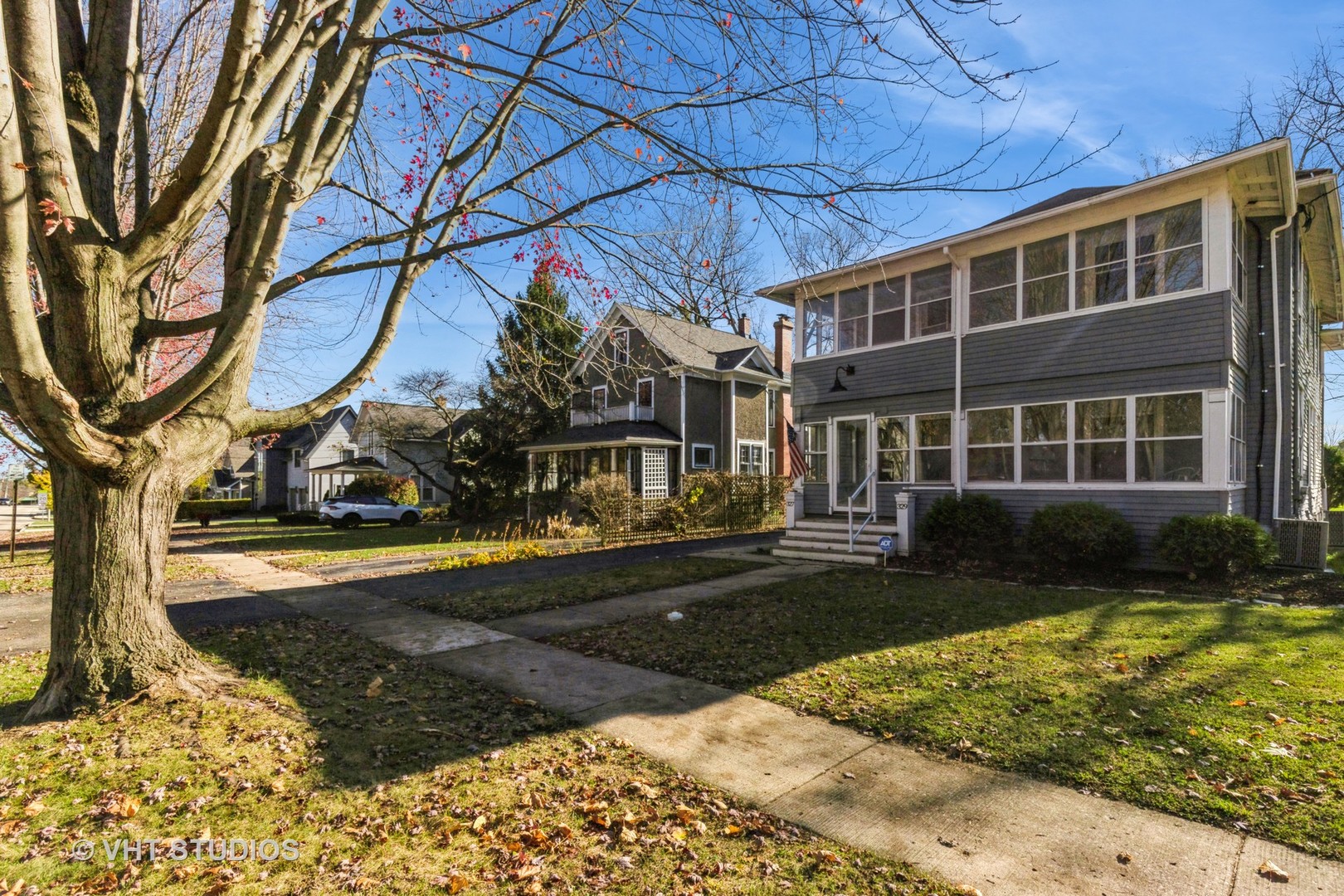 329 W Maple Avenue #327, Libertyville, IL 60048