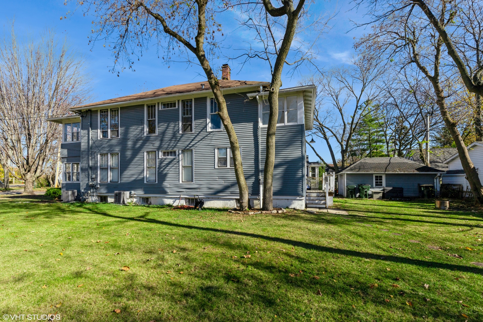 329 W Maple Avenue #327, Libertyville, IL 60048