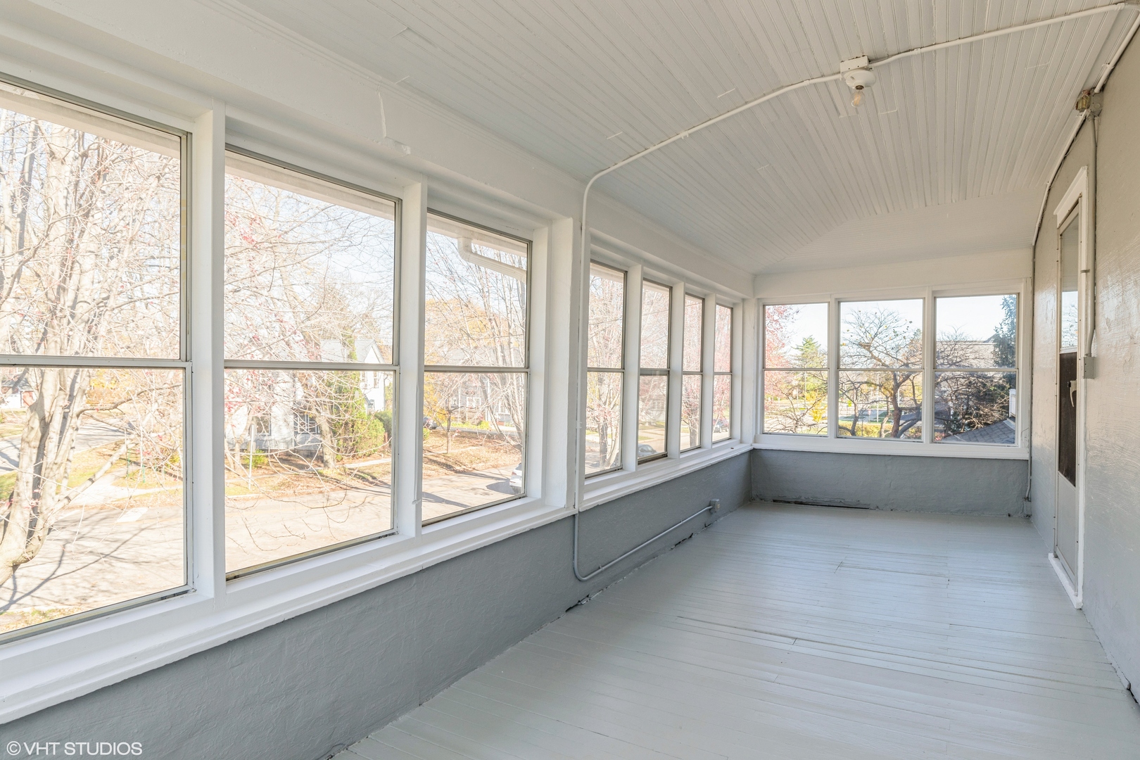 329 W Maple Avenue #327, Libertyville, IL 60048